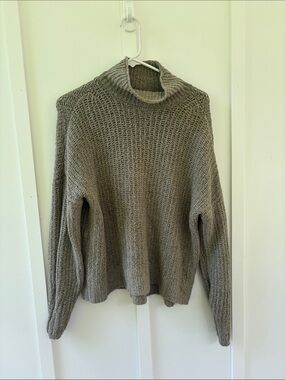 American Eagle Olive Knit Cardigan Sweater